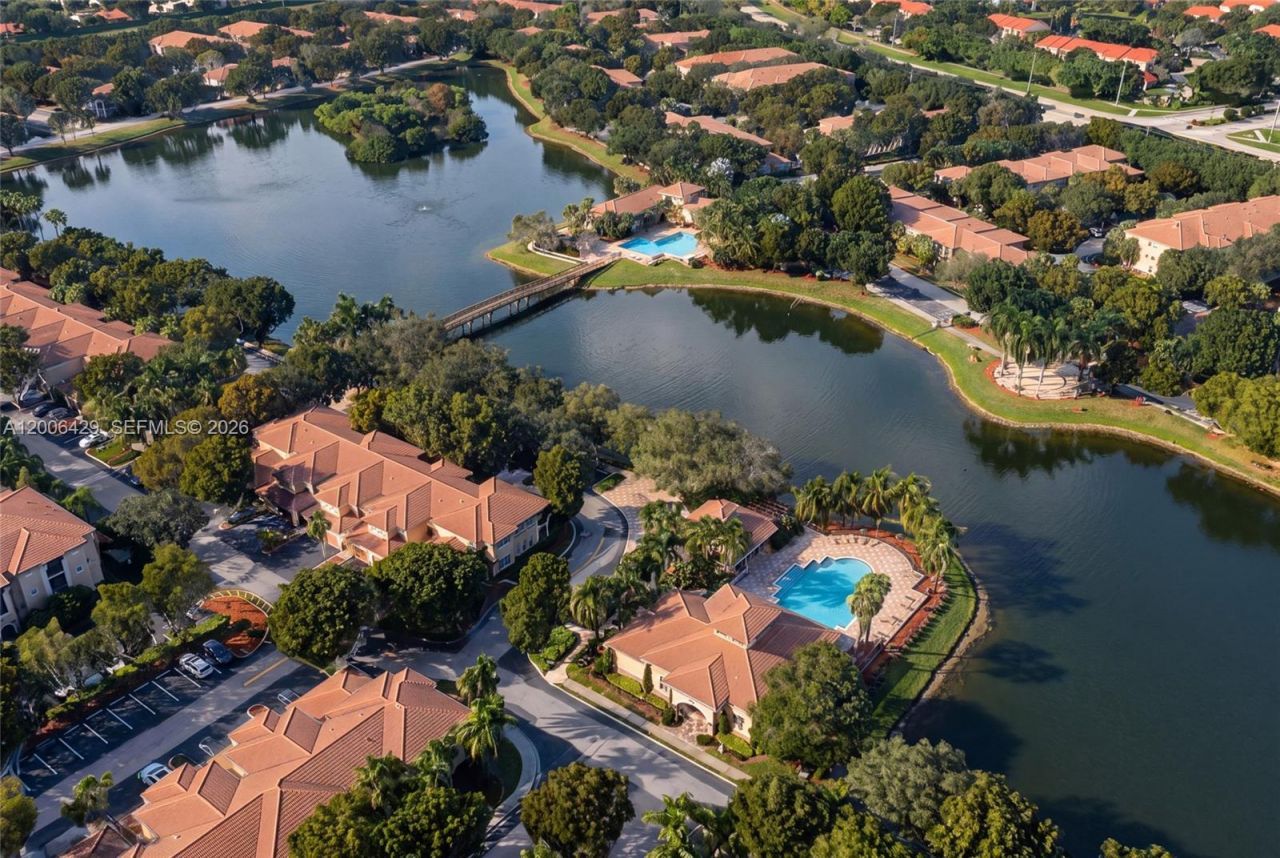 2451 Centergate Dr, Unit 303, Miramar, FL 33025 Photo