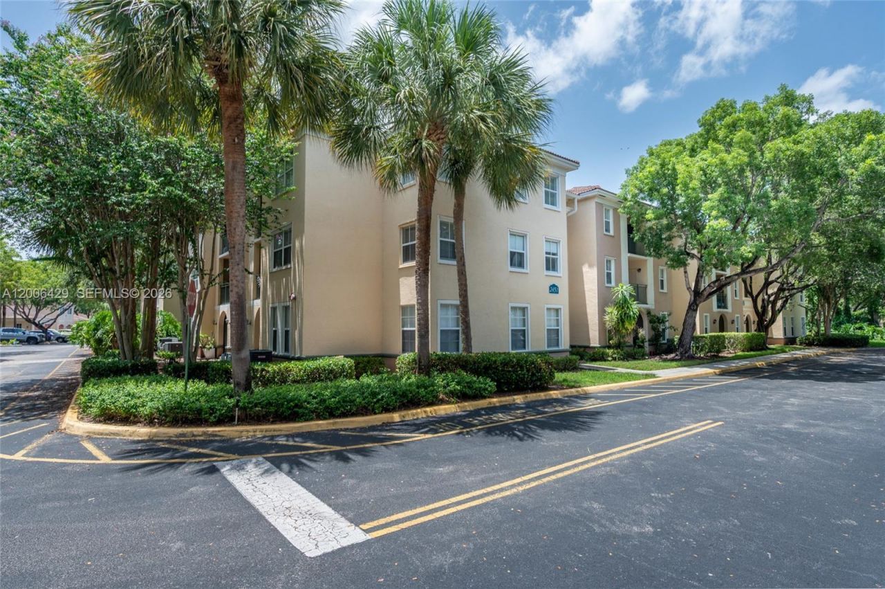 2451 Centergate Dr, Unit 303, Miramar, FL 33025 Photo