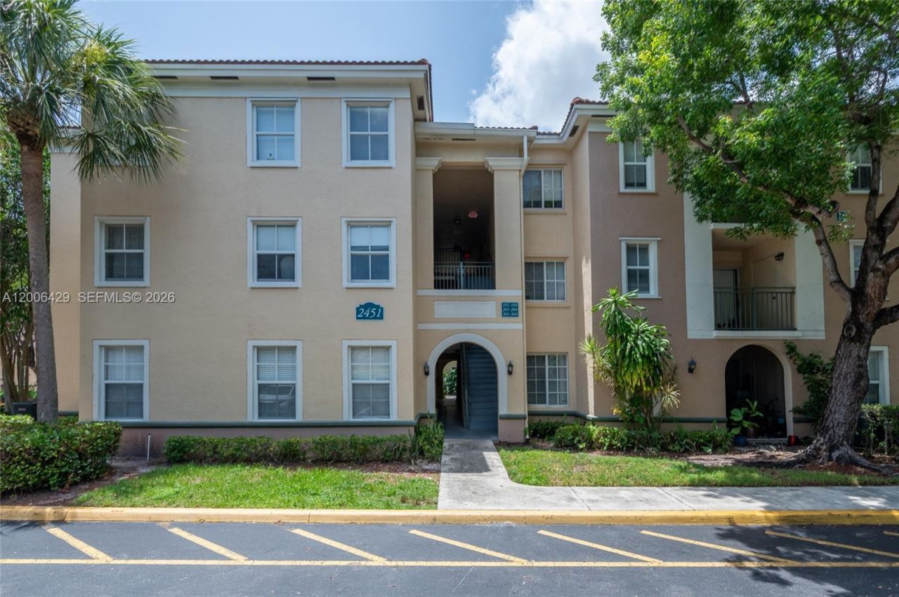 2451 Centergate Dr, Unit 303, Miramar, FL 33025 Photo