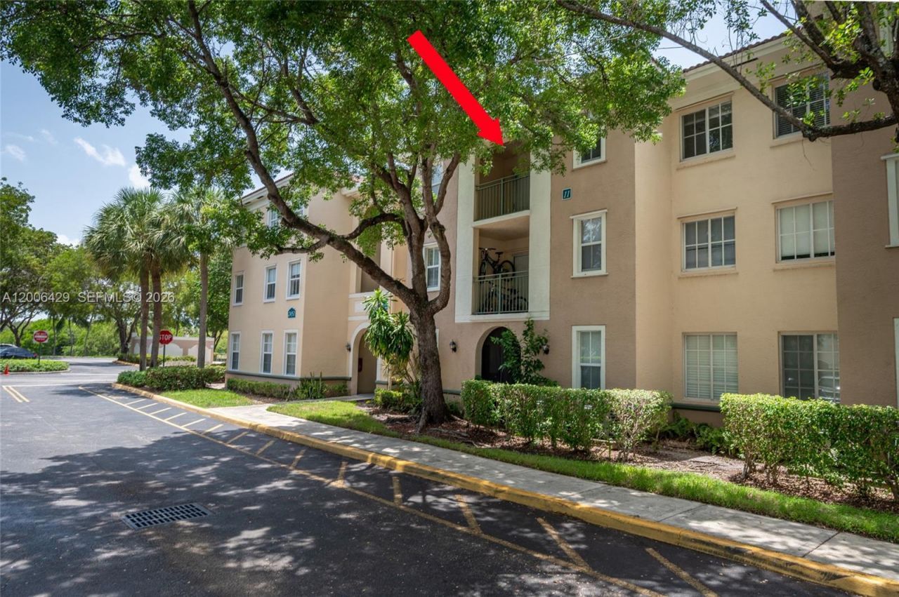 2451 Centergate Dr, Unit 303, Miramar, FL 33025 Photo