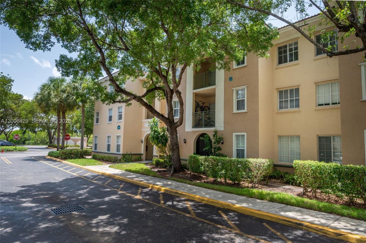 2451 Centergate Dr, Unit 303, Miramar, FL 33025 Photo