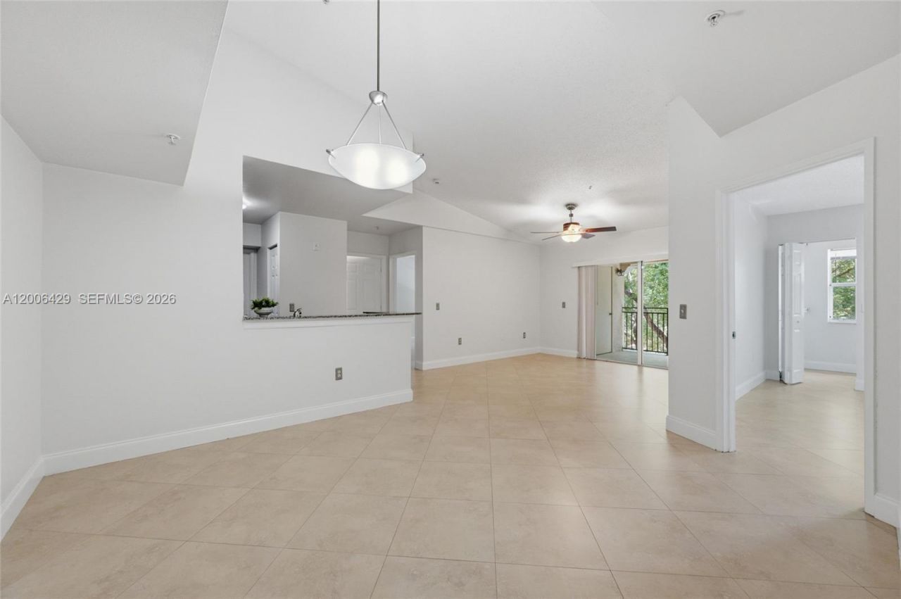 2451 Centergate Dr, Unit 303, Miramar, FL 33025 Photo