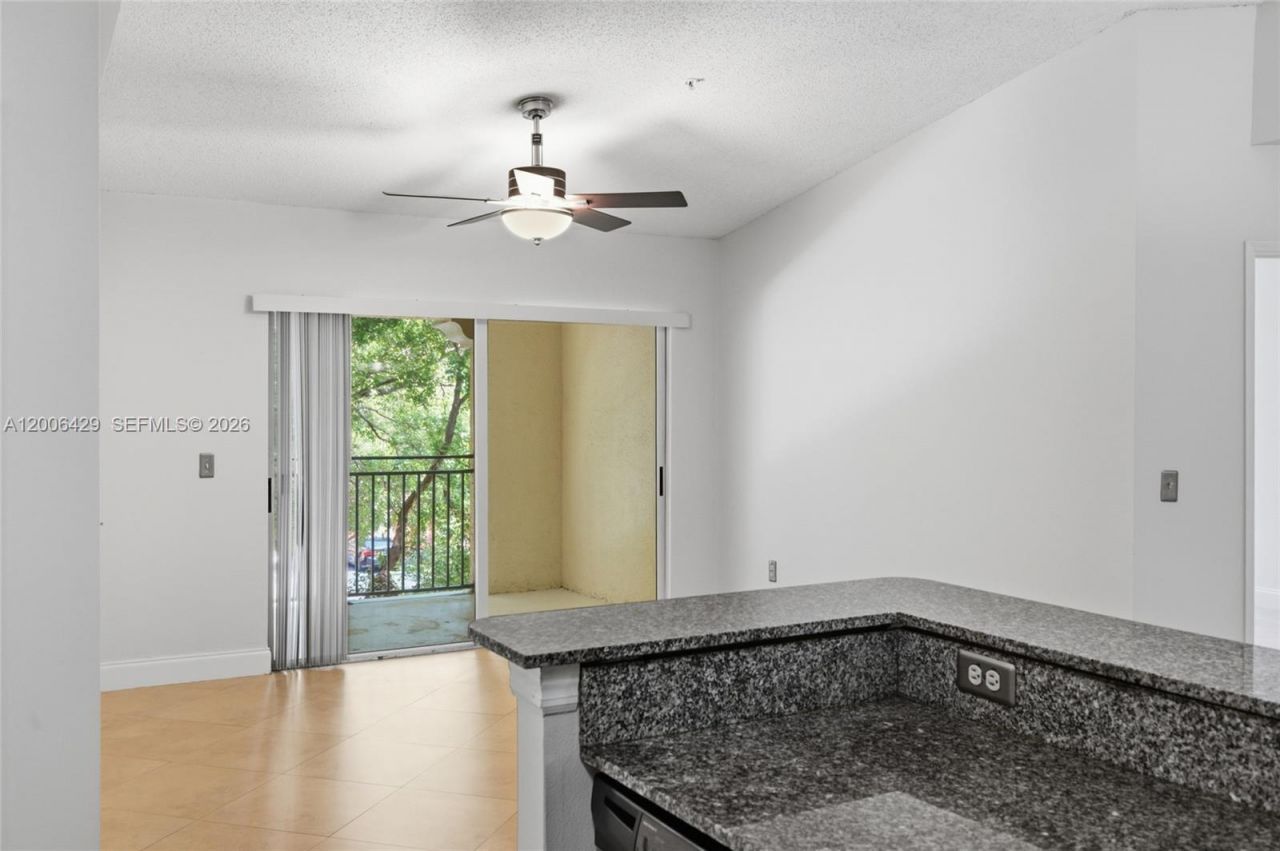 2451 Centergate Dr, Unit 303, Miramar, FL 33025 Photo