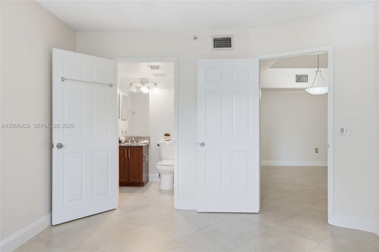 2451 Centergate Dr, Unit 303, Miramar, FL 33025 Photo
