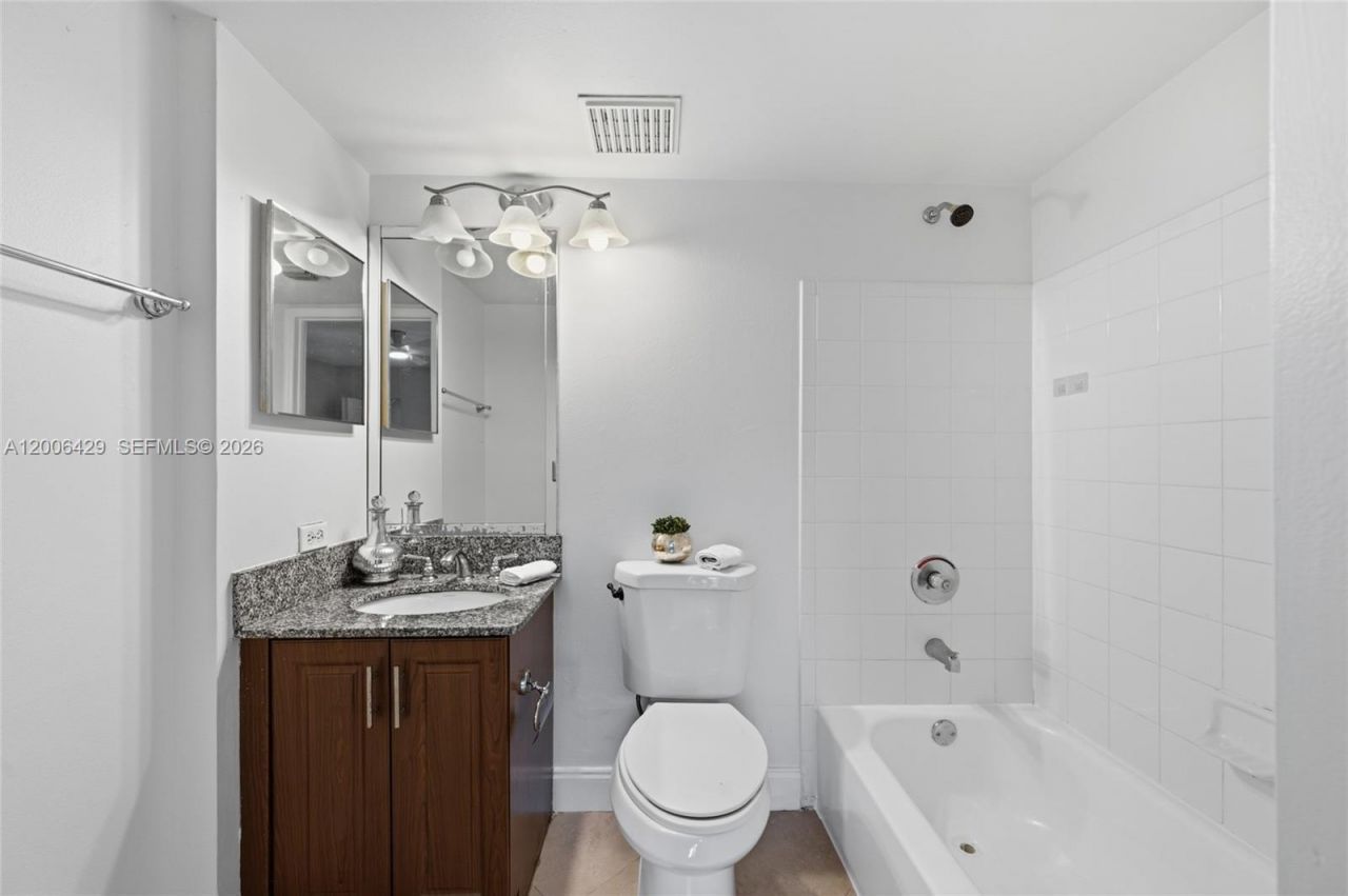 2451 Centergate Dr, Unit 303, Miramar, FL 33025 Photo