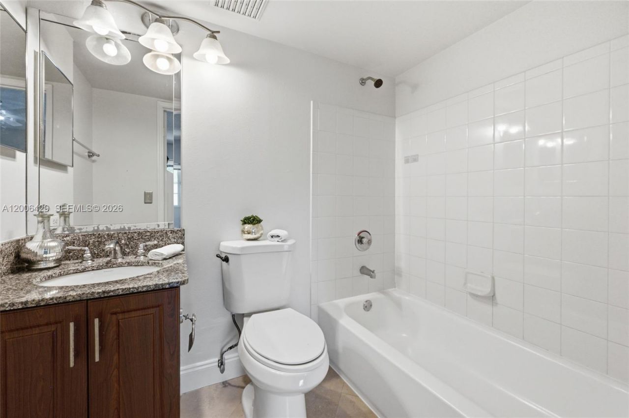 2451 Centergate Dr, Unit 303, Miramar, FL 33025 Photo