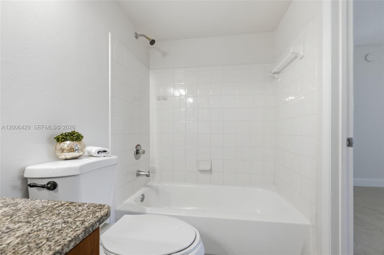 2451 Centergate Dr, Unit 303, Miramar, FL 33025 Photo
