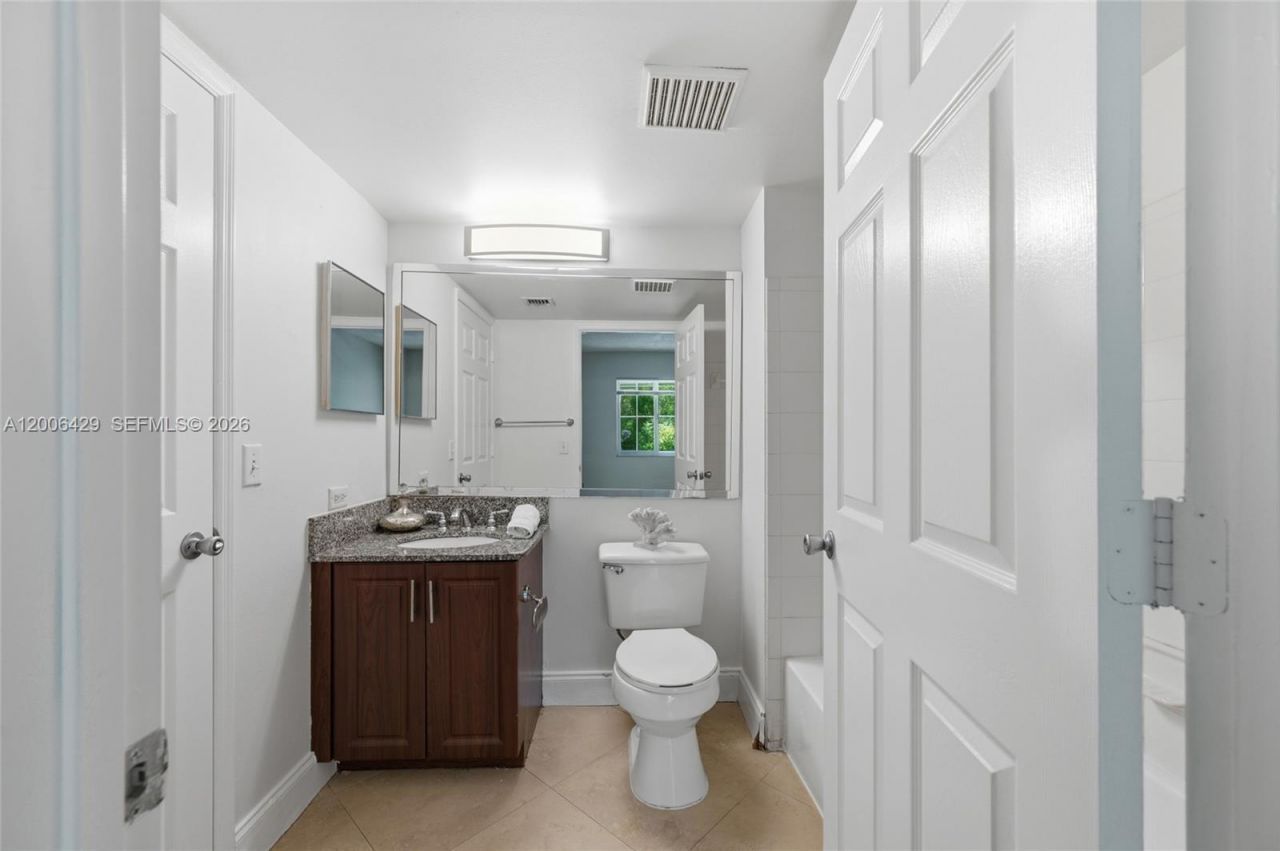 2451 Centergate Dr, Unit 303, Miramar, FL 33025 Photo