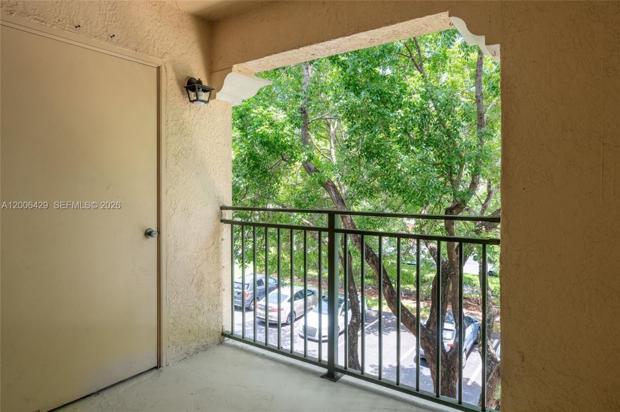 2451 Centergate Dr, Unit 303, Miramar, FL 33025 Photo