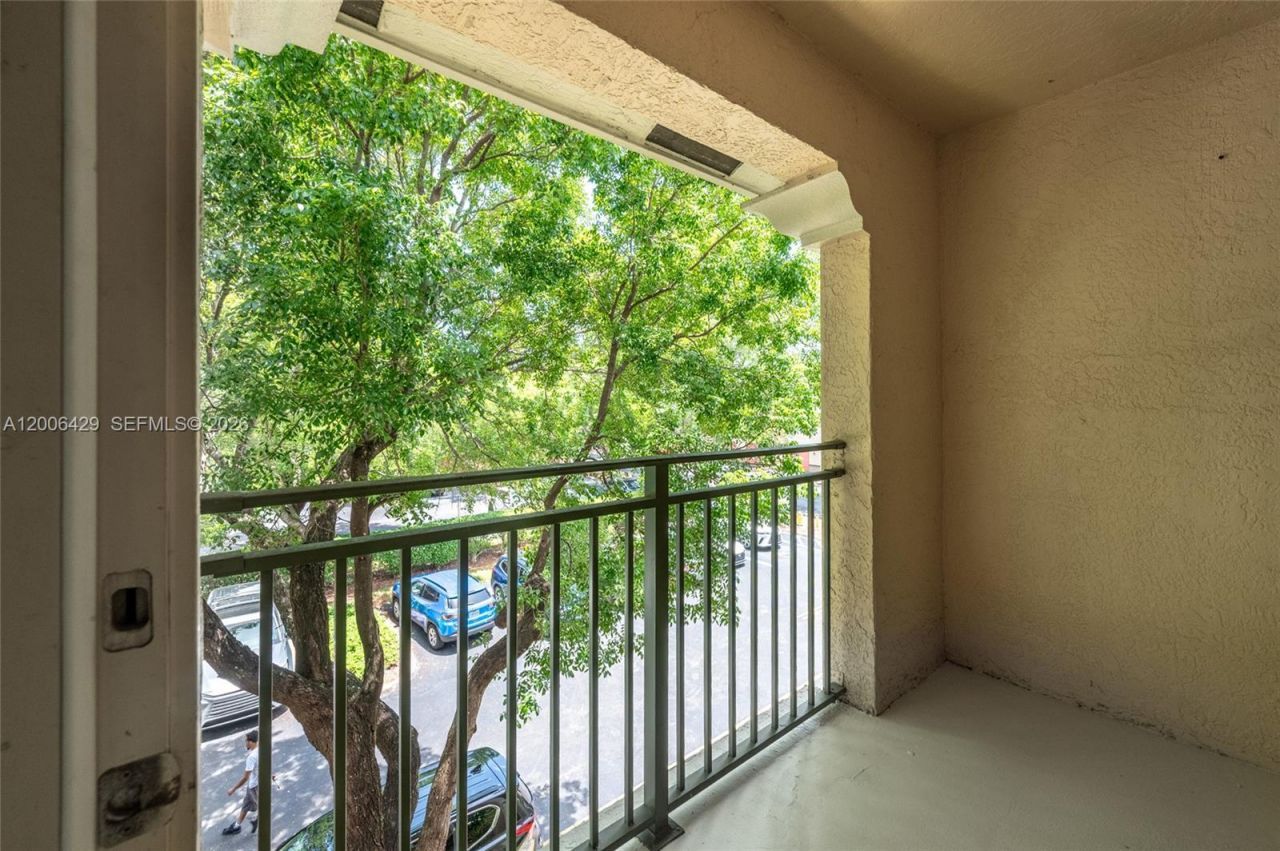 2451 Centergate Dr, Unit 303, Miramar, FL 33025 Photo