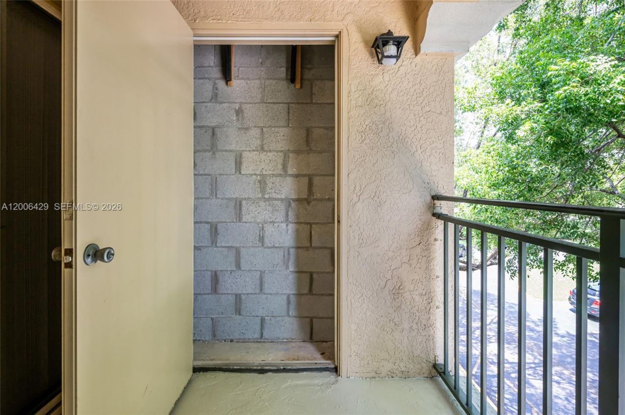 2451 Centergate Dr, Unit 303, Miramar, FL 33025 Photo