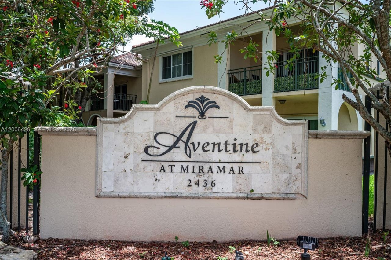 2451 Centergate Dr, Unit 303, Miramar, FL 33025 Photo