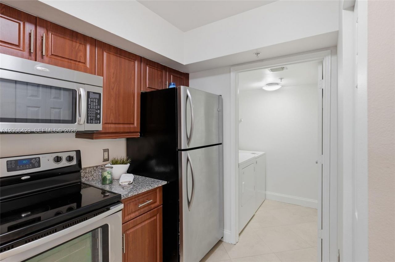 2451 Centergate Dr, Unit 303, Miramar, FL 33025 Photo