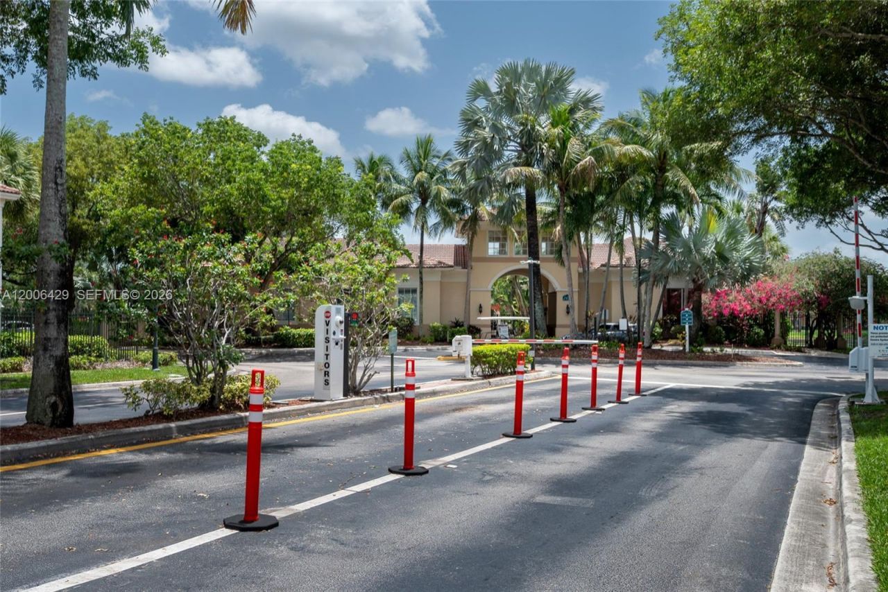 2451 Centergate Dr, Unit 303, Miramar, FL 33025 Photo
