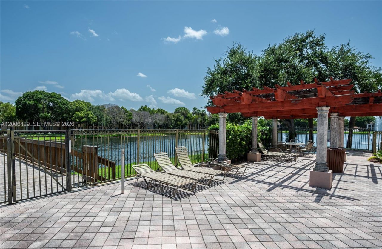 2451 Centergate Dr, Unit 303, Miramar, FL 33025 Photo
