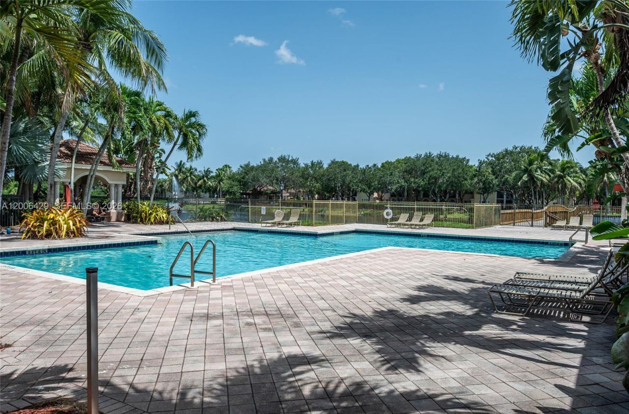 2451 Centergate Dr, Unit 303, Miramar, FL 33025 Photo