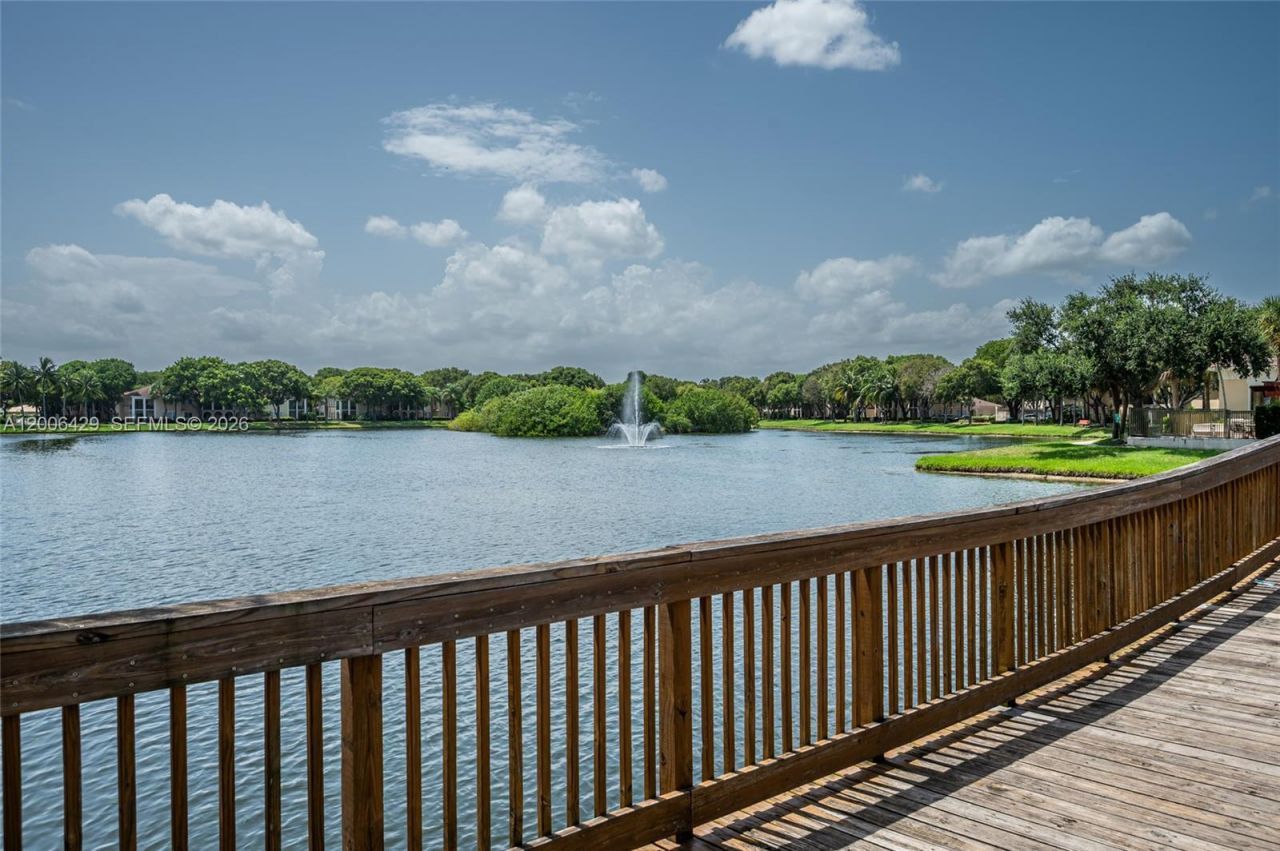 2451 Centergate Dr, Unit 303, Miramar, FL 33025 Photo