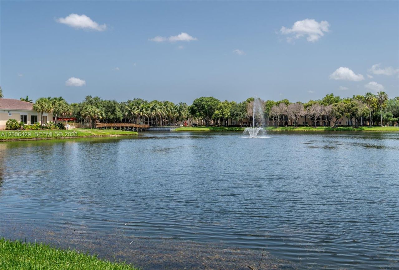 2451 Centergate Dr, Unit 303, Miramar, FL 33025 Photo