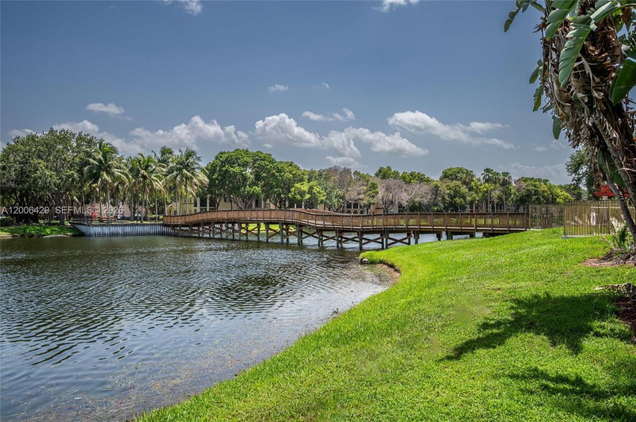 2451 Centergate Dr, Unit 303, Miramar, FL 33025 Photo