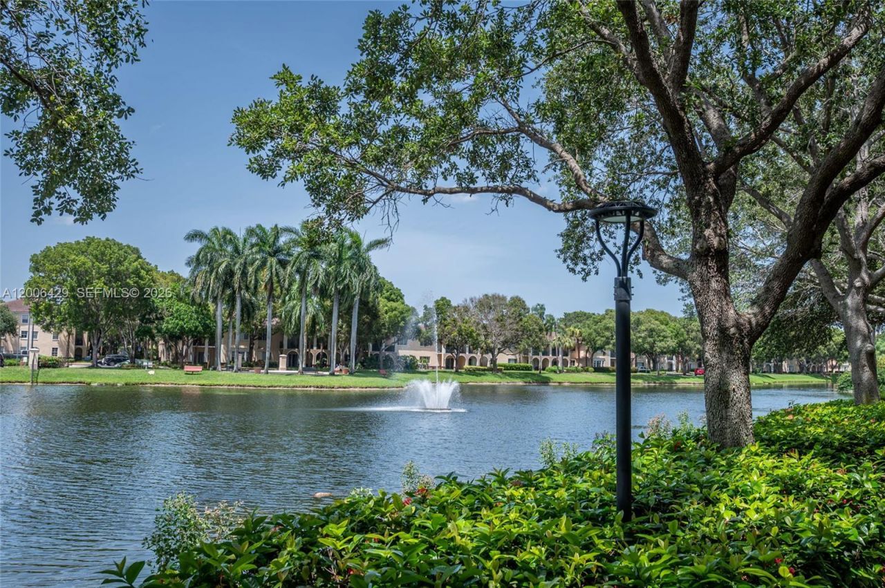 2451 Centergate Dr, Unit 303, Miramar, FL 33025 Photo