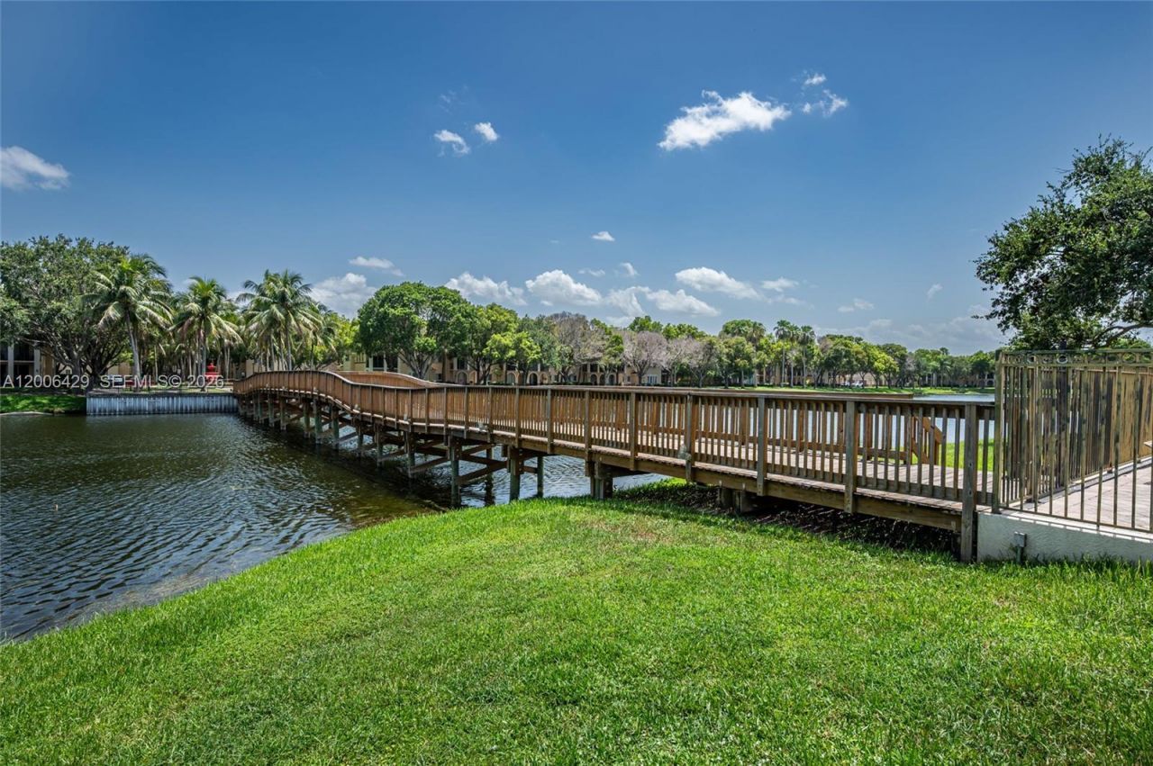 2451 Centergate Dr, Unit 303, Miramar, FL 33025 Photo