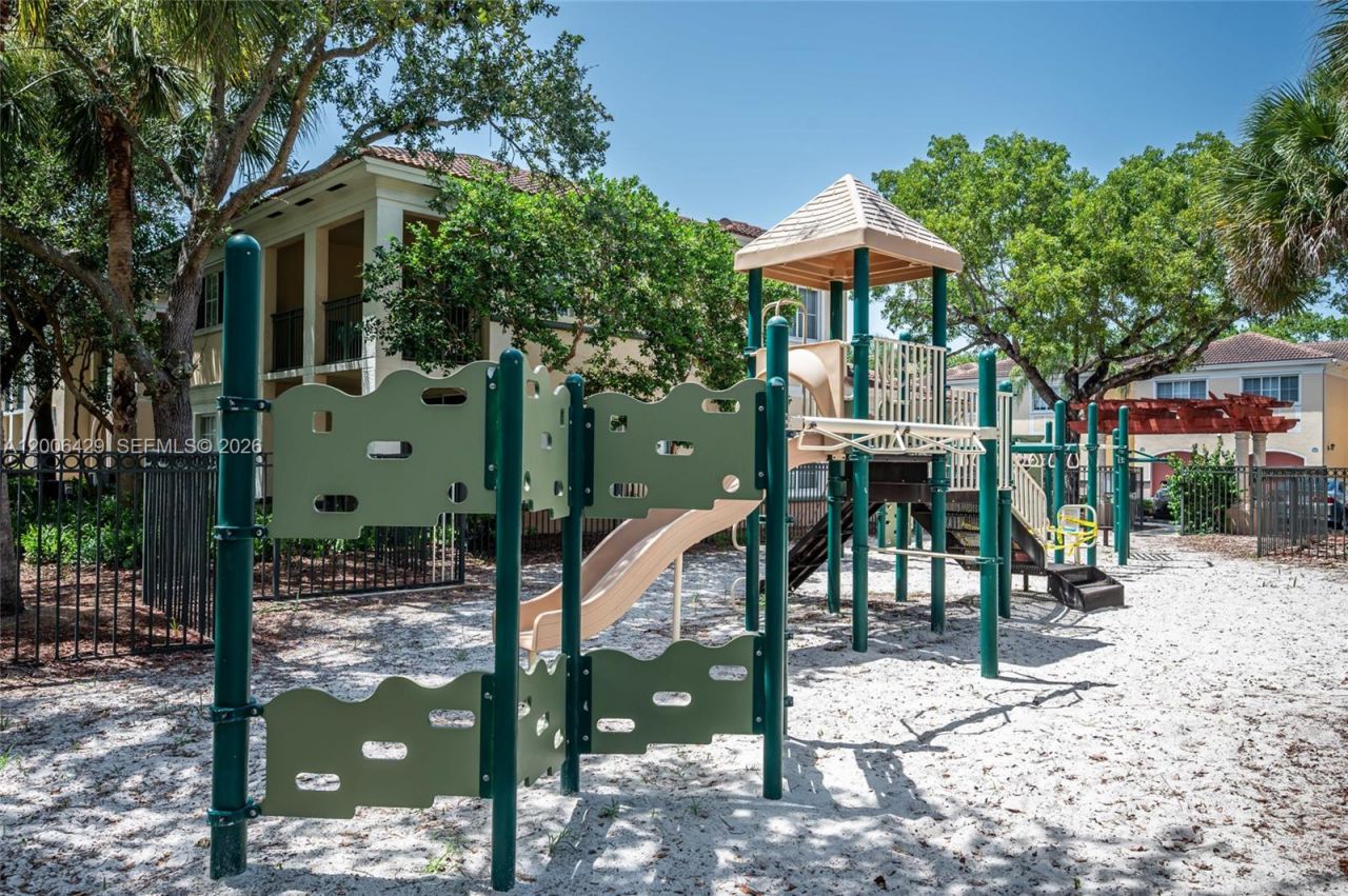 2451 Centergate Dr, Unit 303, Miramar, FL 33025 Photo