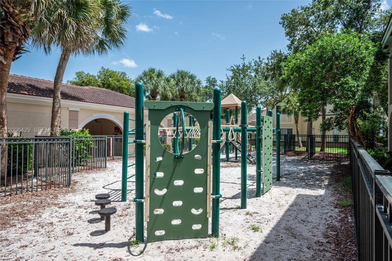 2451 Centergate Dr, Unit 303, Miramar, FL 33025 Photo