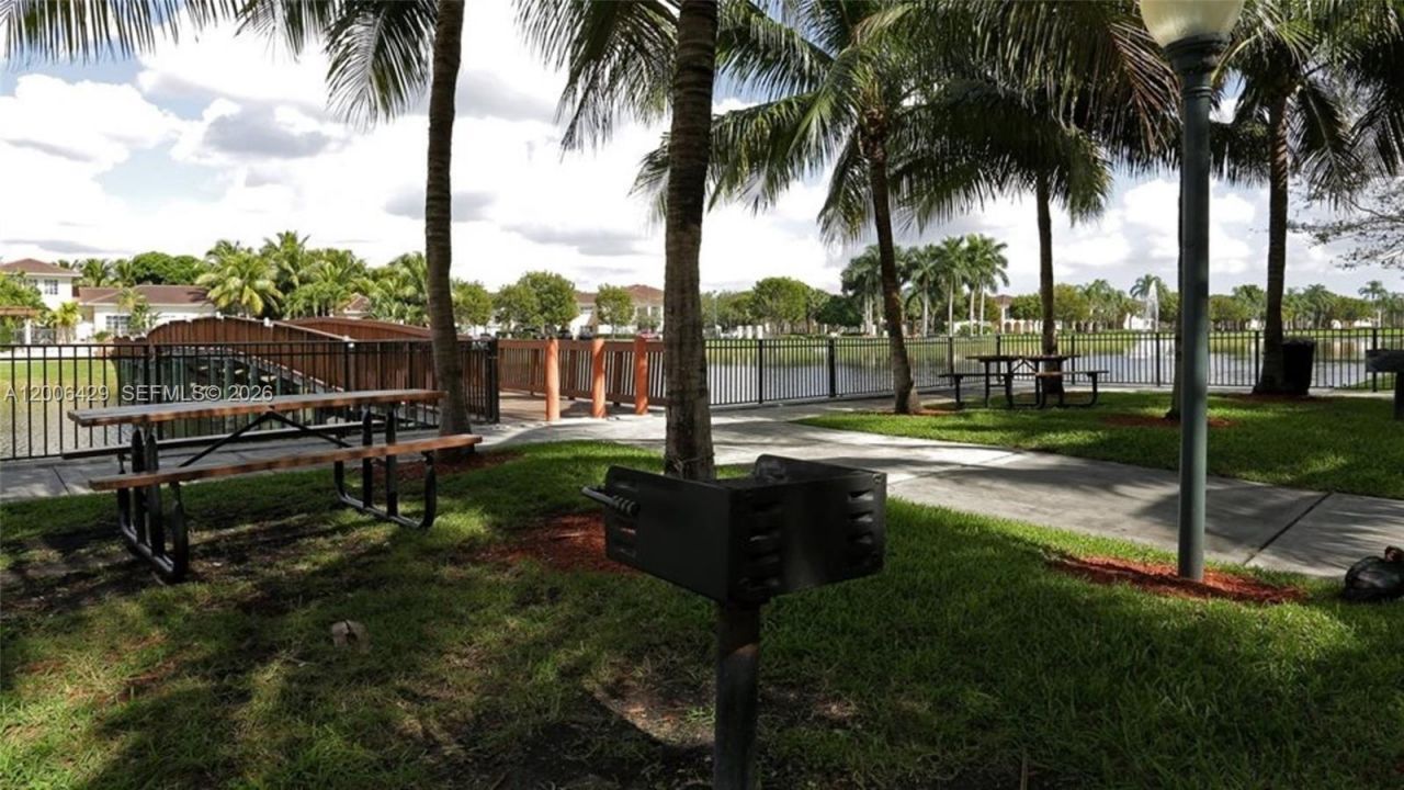 2451 Centergate Dr , Unit 303, Miramar, FL 33025 Photo