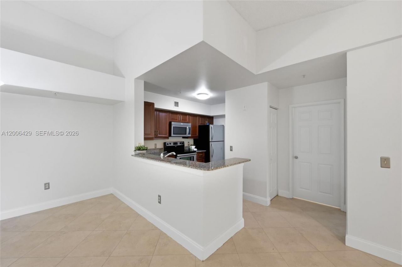 2451 Centergate Dr, Unit 303, Miramar, FL 33025 Photo