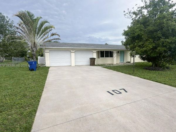 107 W Lake DR , Lehigh Acres, FL 33936