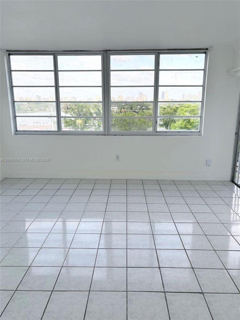 1780 NE 191st St, Unit 600-2, Miami, FL 33179 Photo