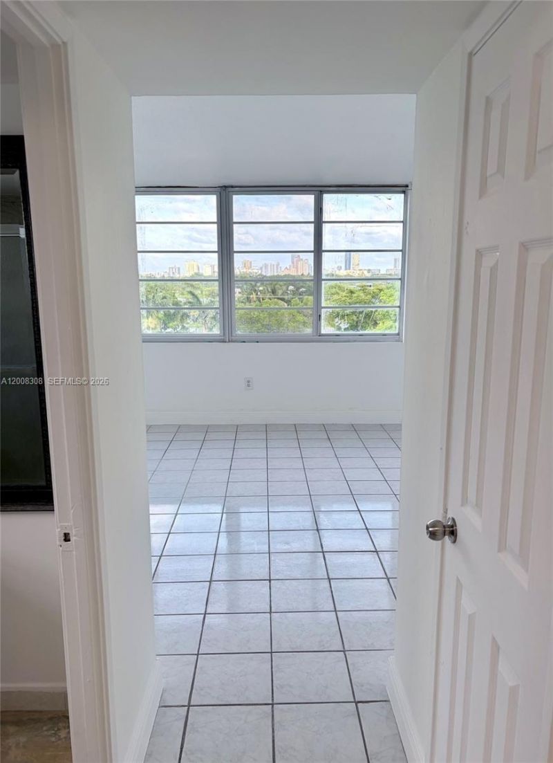 1780 NE 191st St, Unit 600-2, Miami, FL 33179 Photo