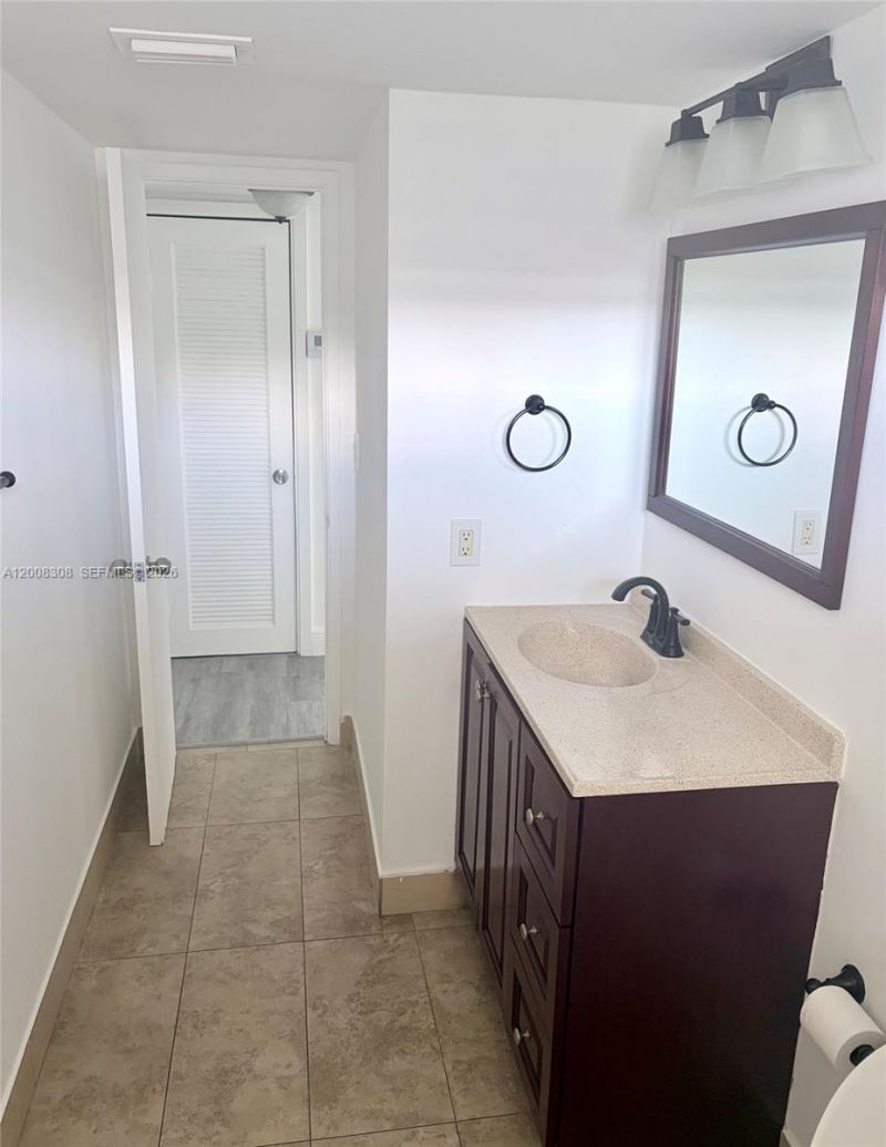 1780 NE 191st St, Unit 600-2, Miami, FL 33179 Photo