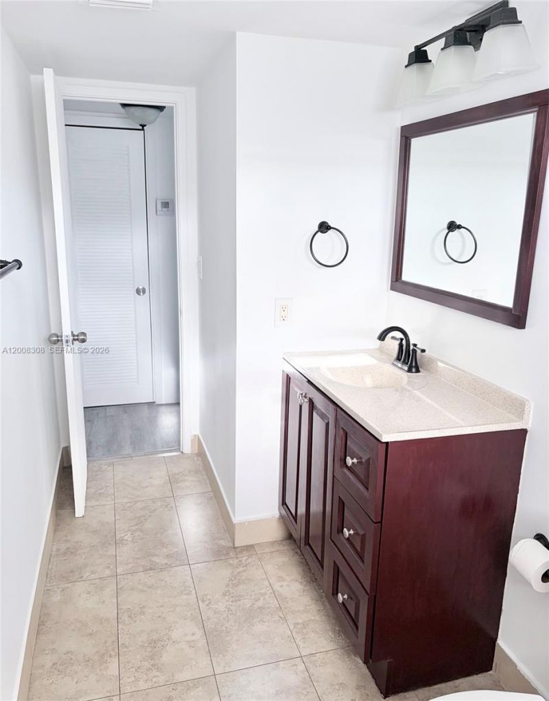 1780 NE 191st St, Unit 600-2, Miami, FL 33179 Photo