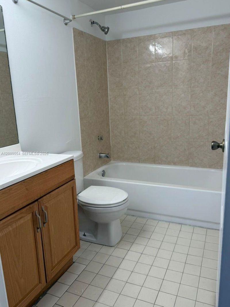 6955 NW 186th St , Unit F209, Hialeah, FL 33015 Photo