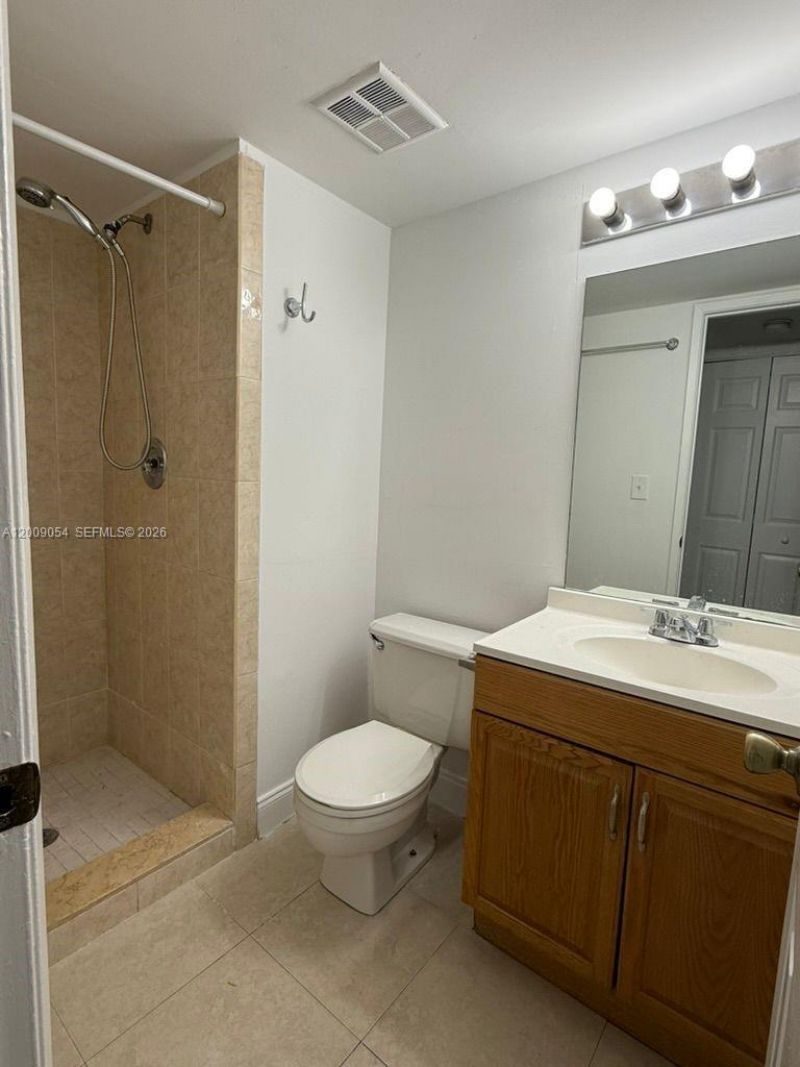 6955 NW 186th St , Unit F209, Hialeah, FL 33015 Photo