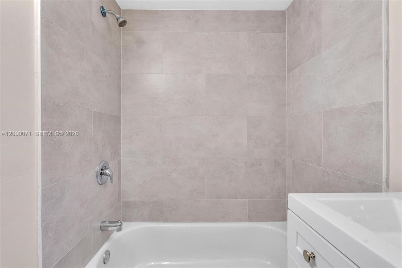1165 Marseille Dr, Unit 17, Miami Beach, FL 33141 Photo