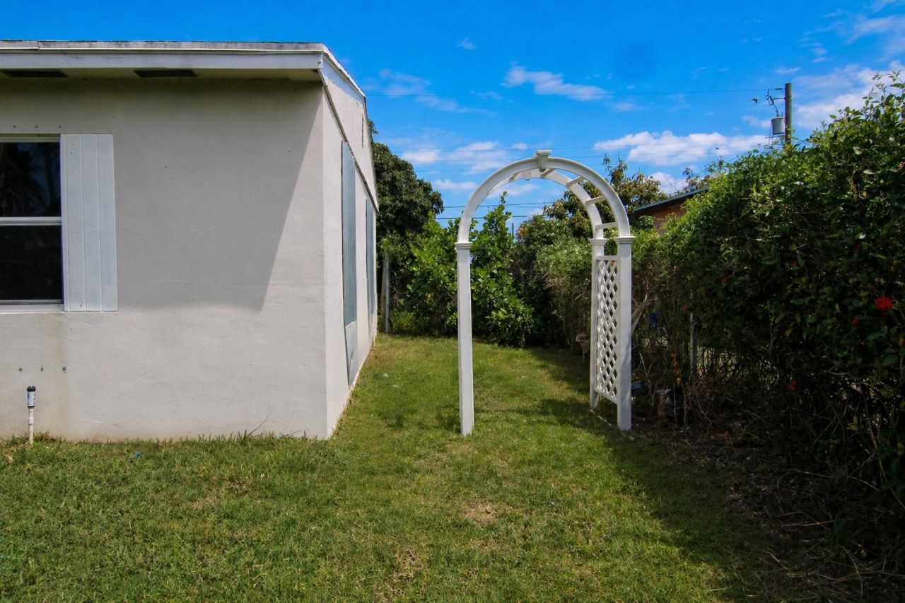 1110 14th Court S, Lake Worth Beach, FL 33460 Photo