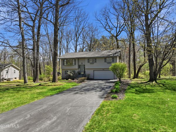 874 Maxwell Drive, Niskayuna, NY 12309