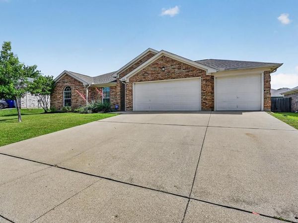 548 Marybeth Drive, Burleson, TX 76028