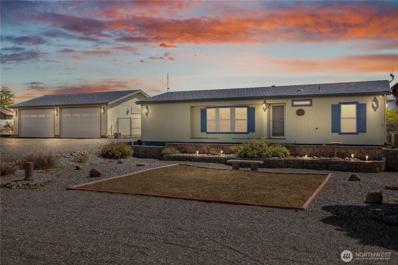 403 Apple Place Sw, Mattawa, WA 99349 Main Photo