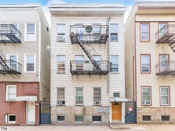 369 E Kinney St, Newark, NJ 07105