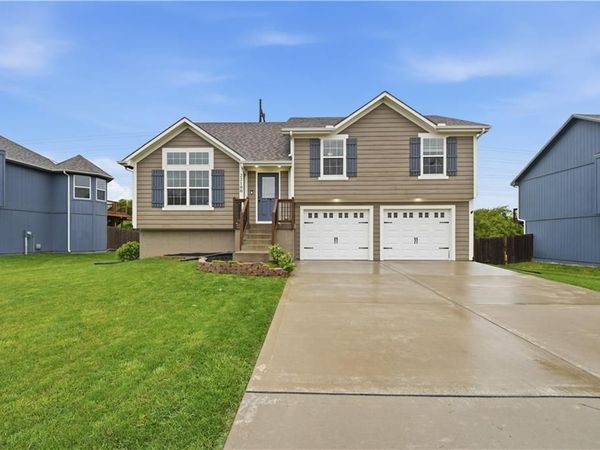 22100 Crystal Avenue, Peculiar, MO 64078