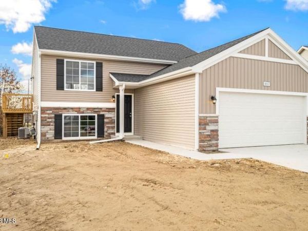 1051 Lakeside Lane , Oregon, OH 43616