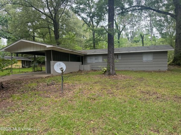 1340 Woody Drive, Jackson, MS 39212