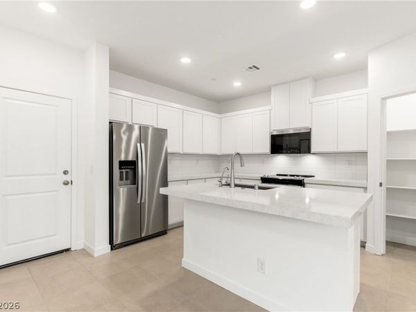 200 Wewatta Avenue, Henderson, NV 89011