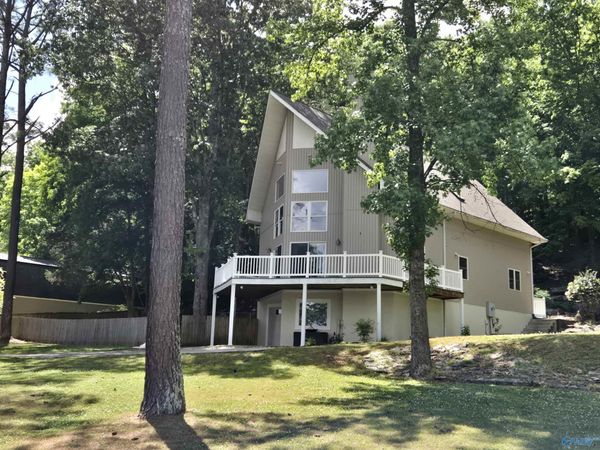 407 Mohawk Road SE, Owens Cross Roads, AL 35763