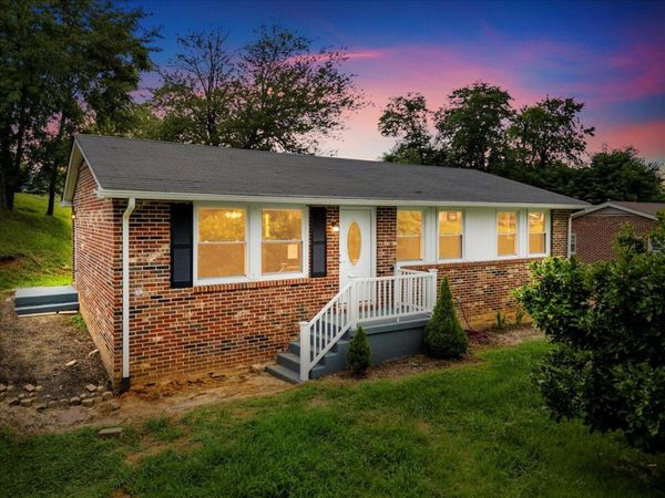 2305 Elmwood ST, Radford, VA 24141