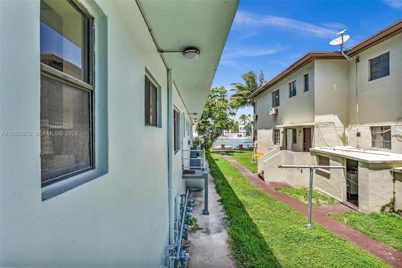 1165 Marseille Dr, Unit 4, Miami Beach, FL 33141 Photo