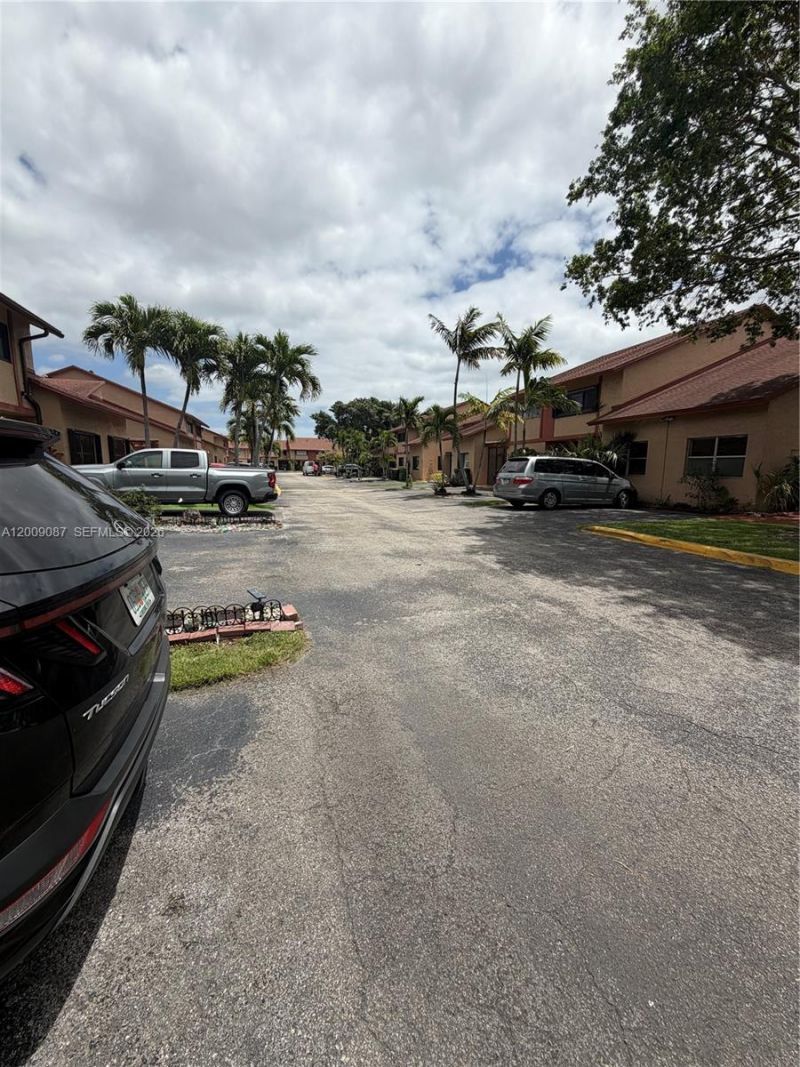 857 W 41st St , Unit 58, Hialeah, FL 33012 Photo